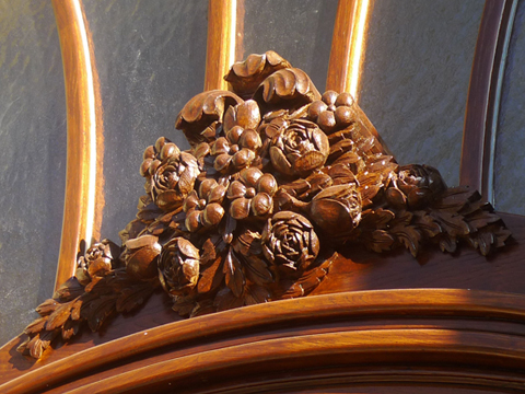 Antrittspfosten für Treppe, in Delphinform, Höhe ca. 90 cm, Kopien